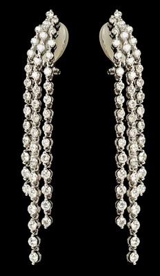 Lot 12 - Earrings. A pair of ladies 18K white gold diamond drop earrings