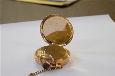 Lot 18 - Pocket watch. An Edwardian 9ct gold open face pocket watch and chain
