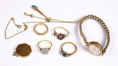 Lot 14 - Mixed jewellery. An 18ct gold diamond ring and other items