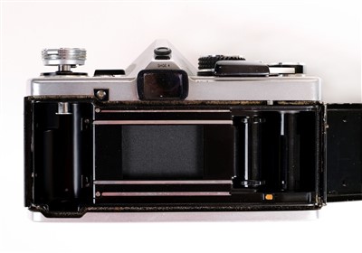 Lot 315 - Olympus OM2n 35mm SLR film camera with Zuiko 50mm f/1.4 prime lens and other lenses