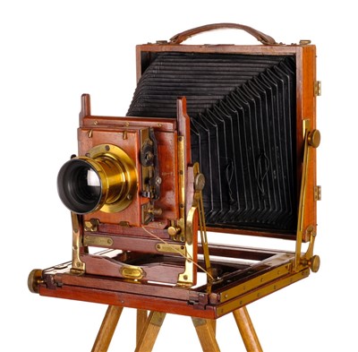 Lot 309 - Houghton "Triple Victo" half-plate field camera, circa 1900, with original folding tripod