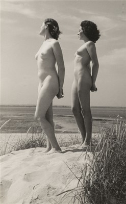 Lot 216 - Nudes. A collection of 22 gelatin silver prints by Betram Park, circa 1930s
