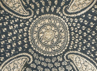 Lot 190 - Shawl. A fine Indian Delhi shawl, mid-late 19th century
