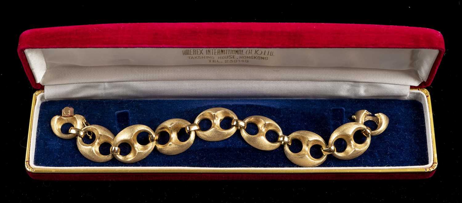 Lot 4 - Bracelet. A Continental 14K gold bracelet