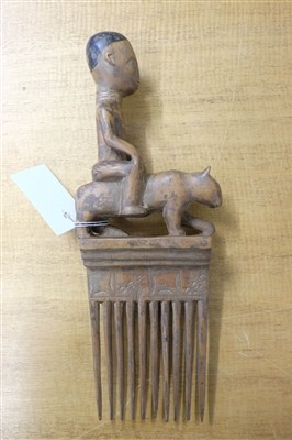 Lot 105 - Comb. An African carved wood comb