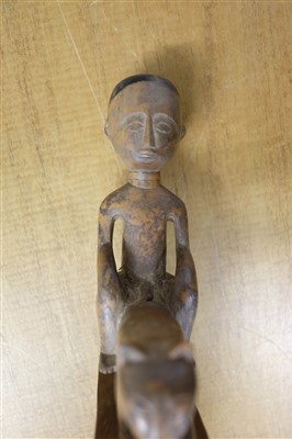 Lot 105 - Comb. An African carved wood comb
