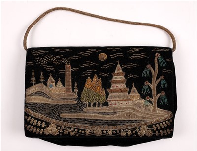 Lot 164 - Handbags. A collection of evening bags and purses, early-mid 20th century