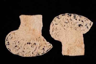 Lot 139 - Children's Clothes. A pair of lace infant's mittens, probably English, 17th century