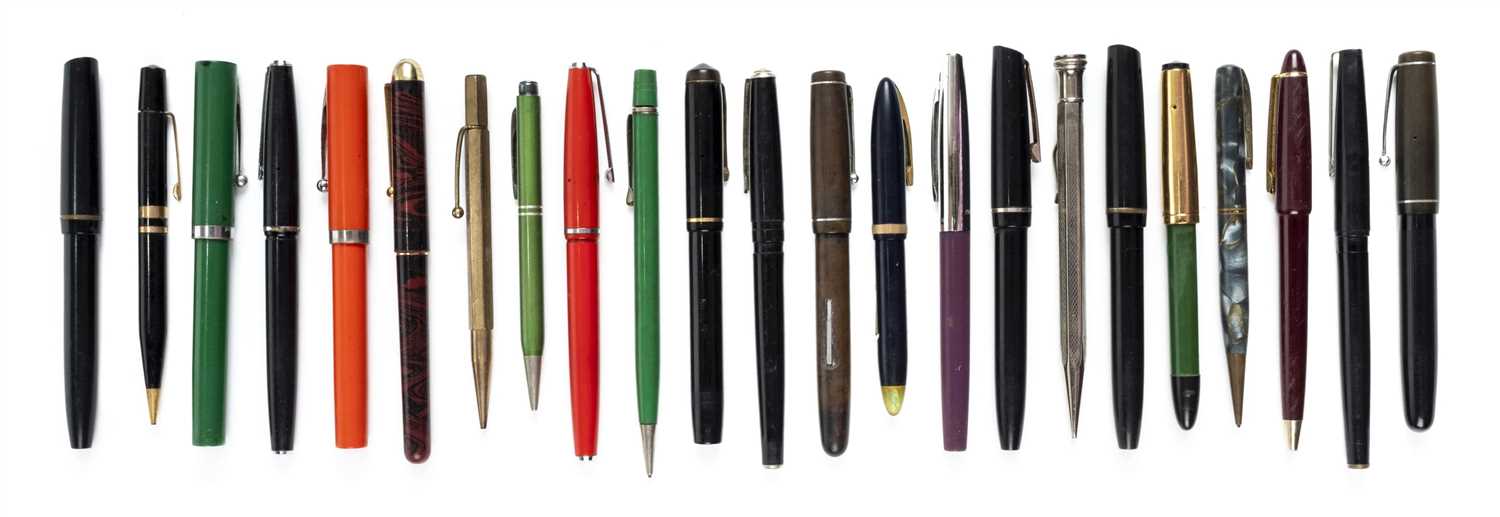 Lot 60 - Fountain pens. A collection of vintage fountain pens and propelling pencils