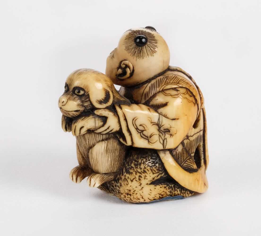 Lot 86 - Netsuke. A fine Japanese Meiji period ivory