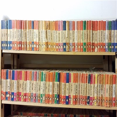 Lot 475 - Penguin. A large collection of approximately 660 Penguin paperbacks