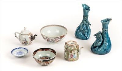 Lot 98 - Chinese ceramics. An 18th century Chinese export bowl and other items