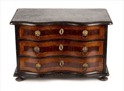 Lot 124 - Chest of drawers.