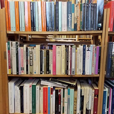 Lot 513 - Paperbacks. A large collection of approximately 550 modern paperbacks