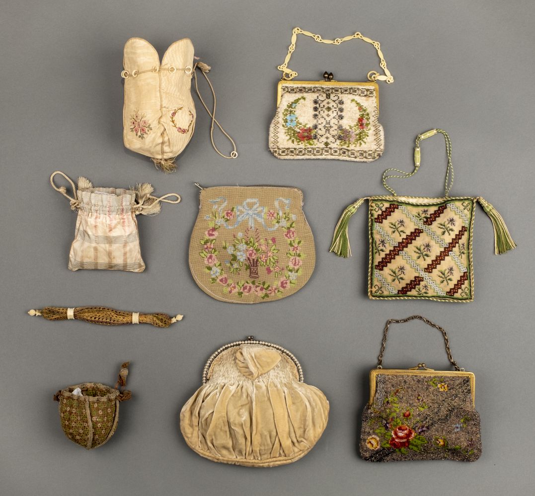 Regency Reticule Pattern Lot 164 - Bags. A Regency reticule, early 19th century