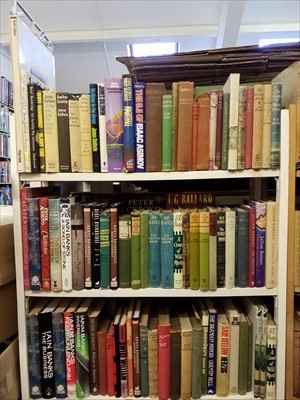 Lot 240 - Fiction. A large collection of modern fiction