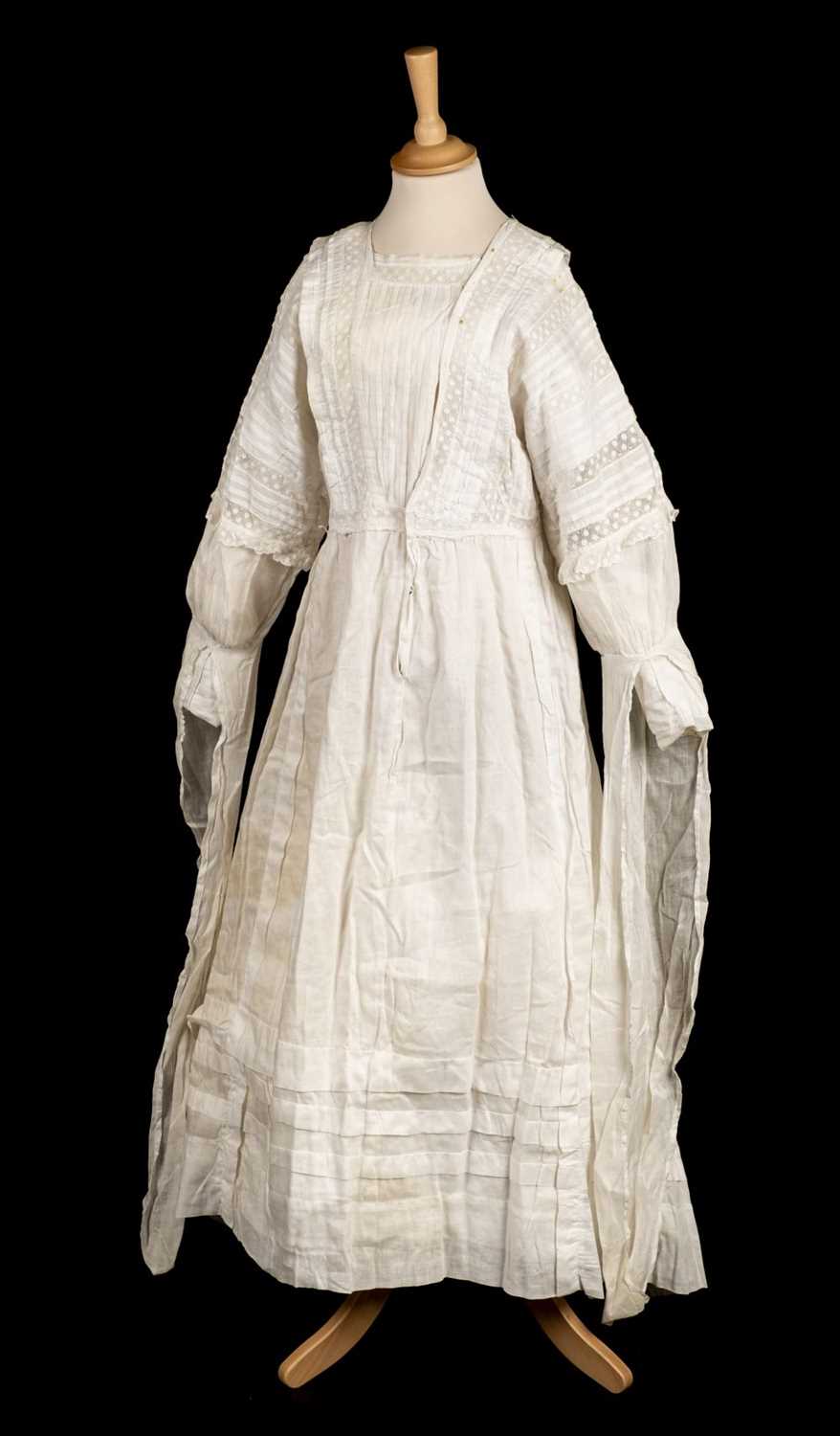 Night gown  Night gown, 18th century chemise, 18th century fashion