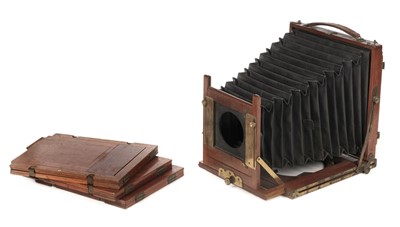Lot 104 - Full Plate Camera. Antique mahogany & brass full plate camera.