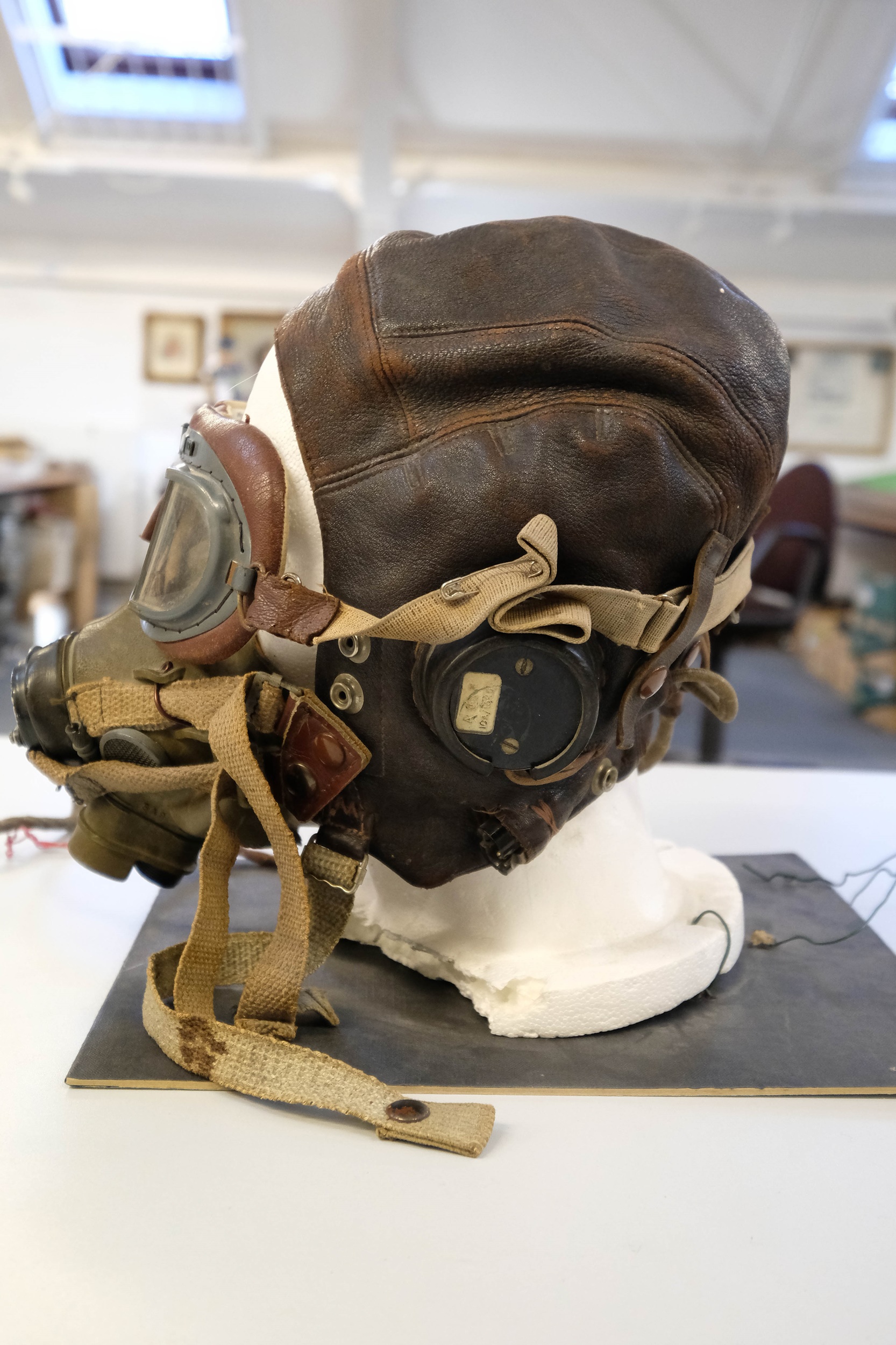 Lot 91 Royal Air Force Wwii Flying Helmet Goggles