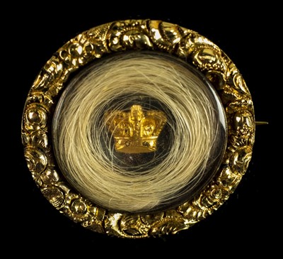 Lot 612 - Hair Jewellery - George III (1738-1820, King of Great Britain & Ireland). Mourning brooch, c.1820