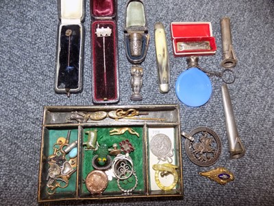 Lot 202 - Jewellery. A mixed collection of items including silver owl seal fob