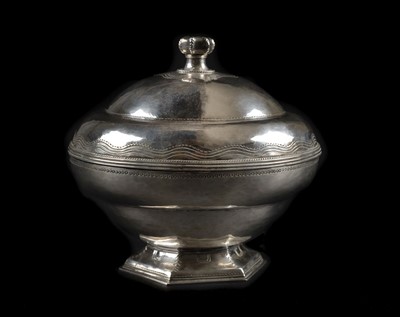 Lot 210 - Artificers Guild. Edward Spencer silver plated bowl and cover c.1930