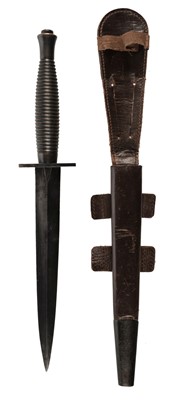 Lot 218 - Fighting Knife. A WWII period 3rd pattern commando knife