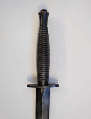 Lot 218 - Fighting Knife. A WWII period 3rd pattern commando knife