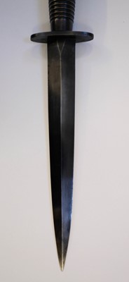 Lot 218 - Fighting Knife. A WWII period 3rd pattern commando knife