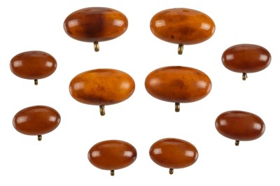 Lot 181 - Amber. A collection of 10 amber beads, probably Chinese
