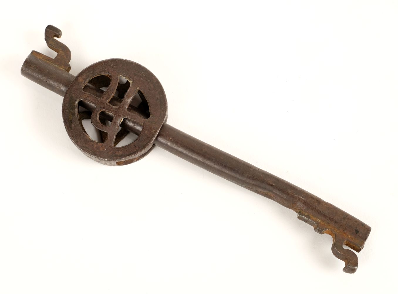 Lot 123 Keys. A collection of keys including