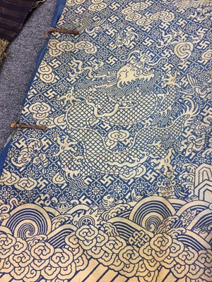 Lot 263 - Chinese Dragon Robe. A 19th century brocade silk Dragon Robe