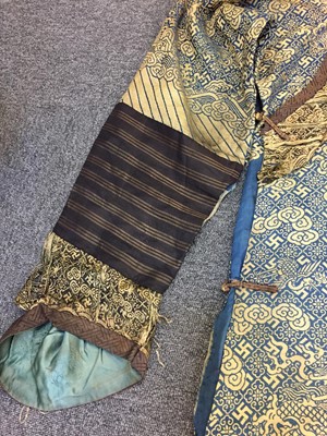 Lot 263 - Chinese Dragon Robe. A 19th century brocade silk Dragon Robe