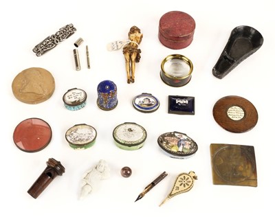Lot 131 - Mixed items. A collection of items including plaques and patch boxes