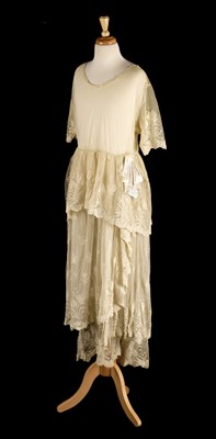 Lot 264 - Clothing. A collection of early-mid 20th century ladies' garments