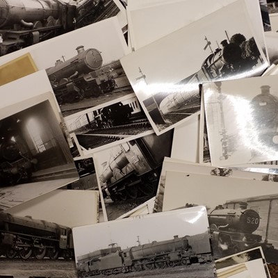 Lot 372 - Railway. A large collection of modern railway reference & related