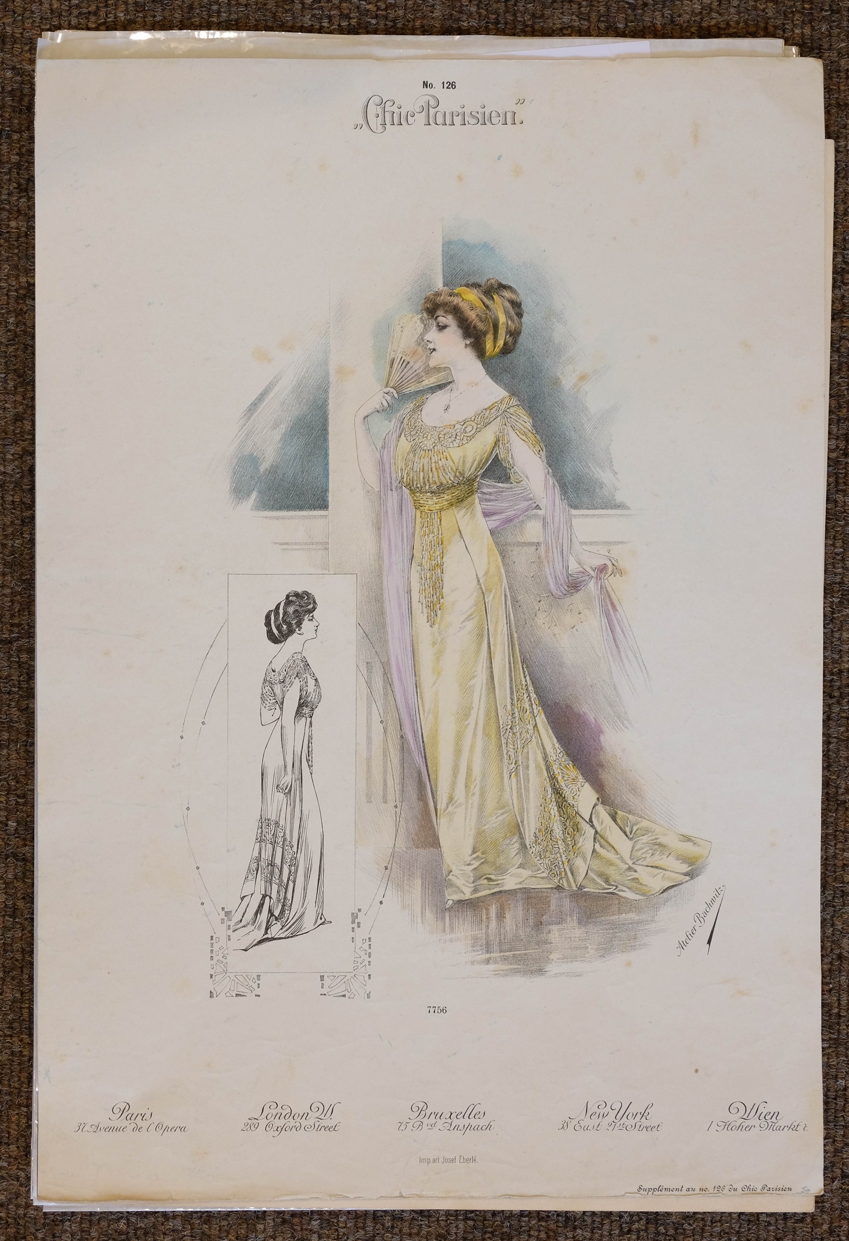 Lot 208 - Fashion & costume. A mixed collection of