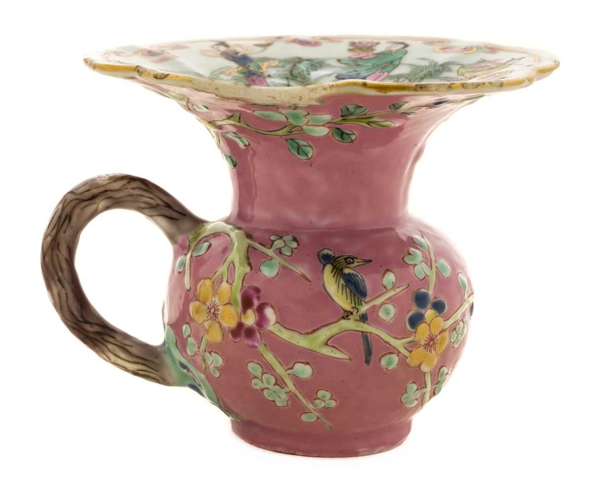 Lot 186 - Chinese Spittoon. An 18th century Chinese export porcelain Famille Rose spittoon