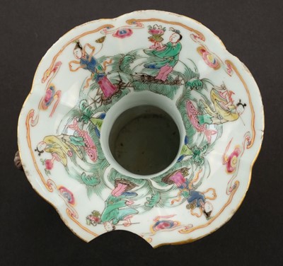 Lot 186 - Chinese Spittoon. An 18th century Chinese export porcelain Famille Rose spittoon