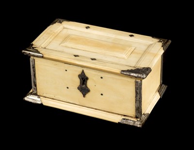 Lot 92 - Casket. An early 18th century ivory casket