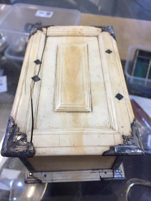 Lot 92 - Casket. An early 18th century ivory casket