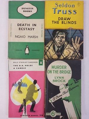 Lot 419 - Paperbacks. A collection of approximately 400 crime fiction paperbacks