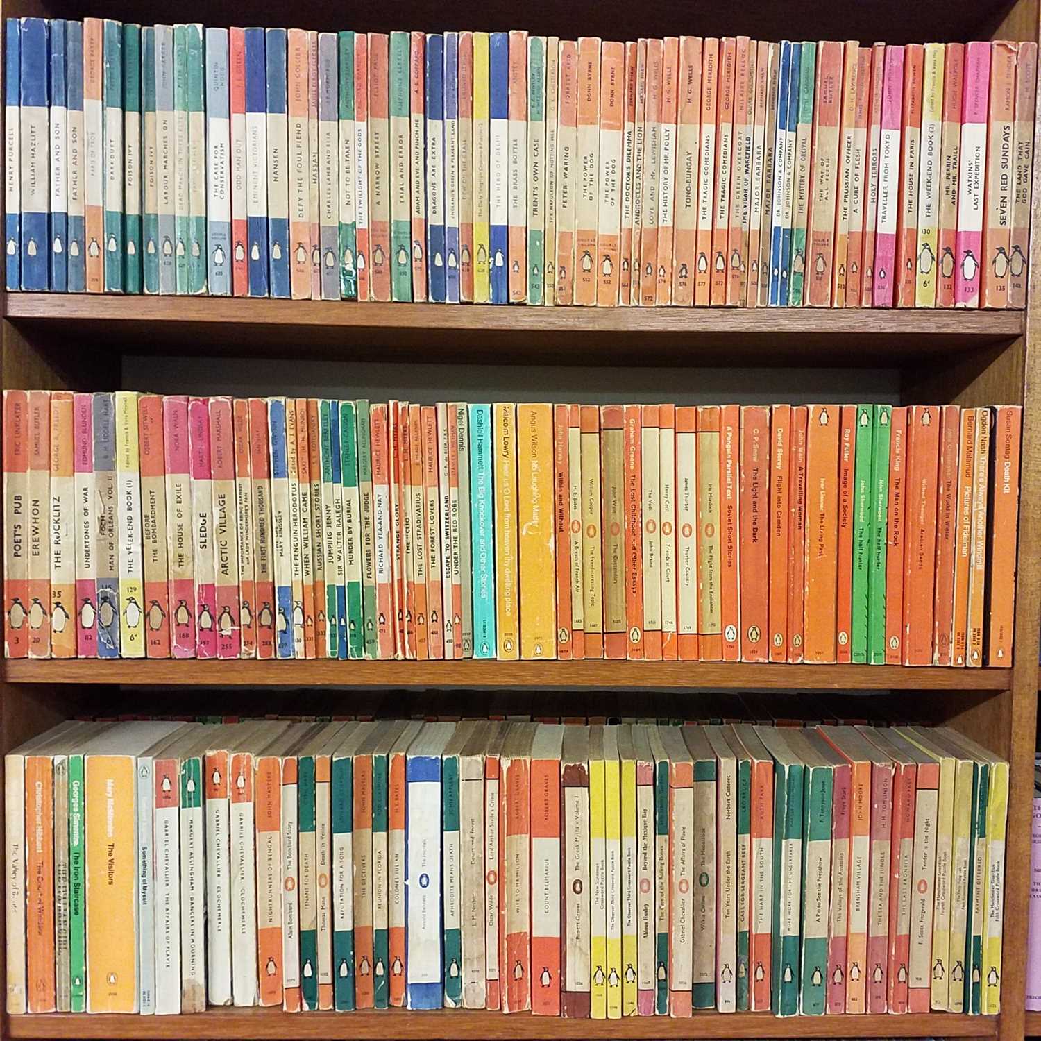 Lot 750 - Paperbacks. A large collection of approximately 1100 Penguin, Pelican & Puffin paperbacks