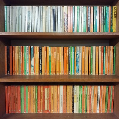 Lot 750 - Paperbacks. A large collection of approximately 1100 Penguin, Pelican & Puffin paperbacks