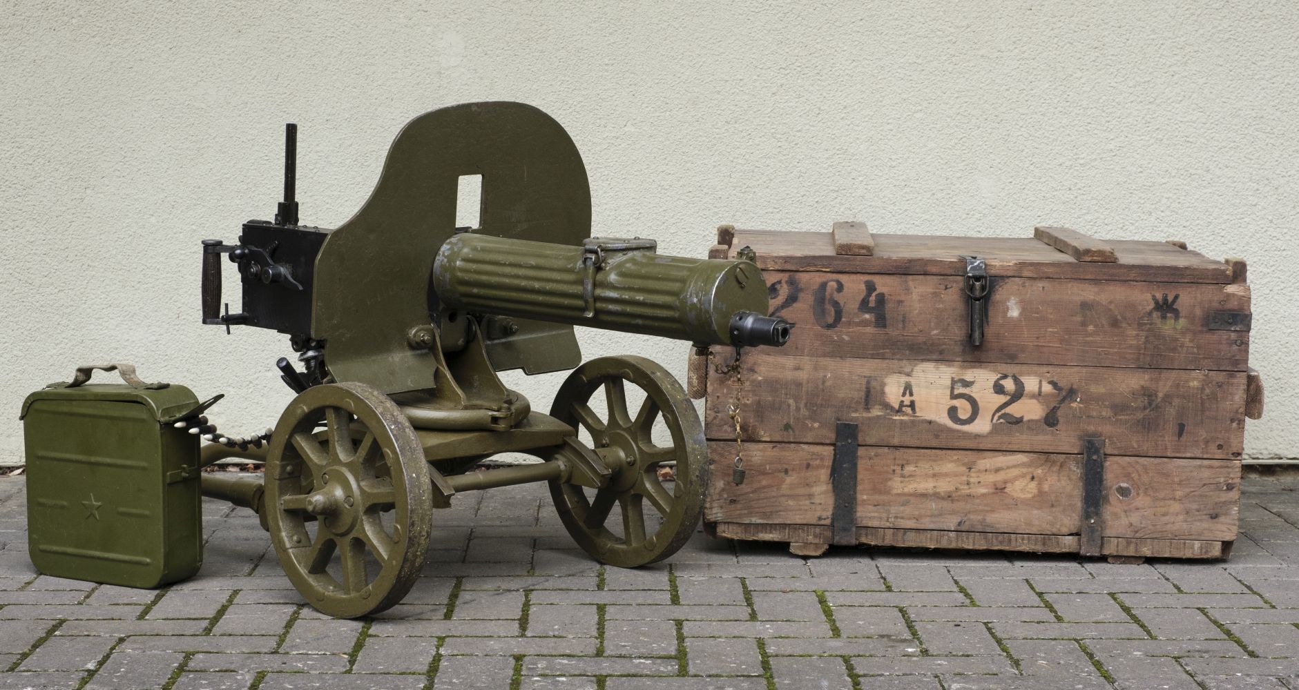 Lot 376 - Maxim 1910. A Russian Maxim 1910 light