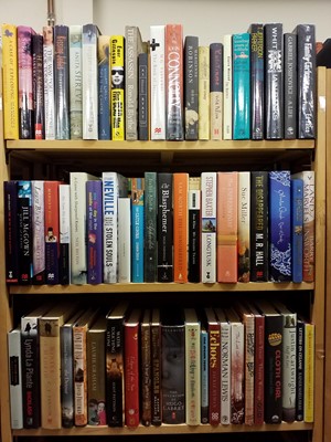 Lot 420 - Modern Fiction. A large collection of modern fiction