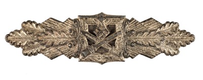 Lot 258 - Third Reich. A WWII Close Combat Clasp