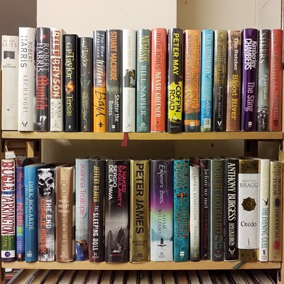 Lot 449 - Signed Modern 1st Editions. A large collection of signed modern 1st edition fiction