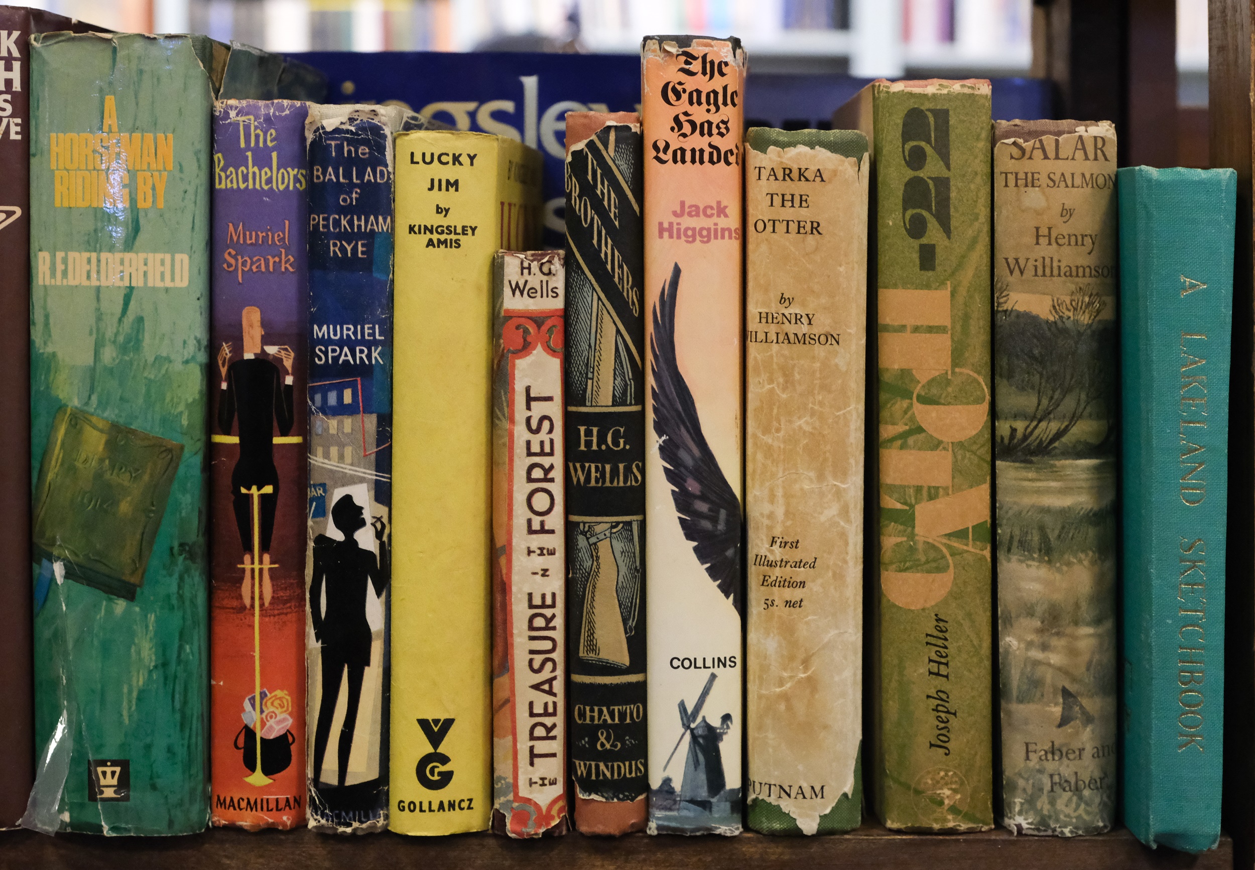 Lot 887 - Sillitoe (Alan). The Loneliness of the