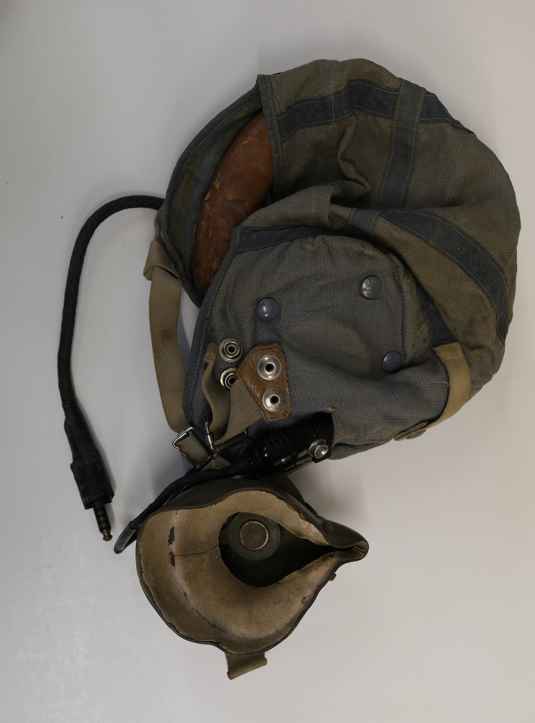 Lot 44 - Flying Helmets. A WWII B Type Flying Helmet